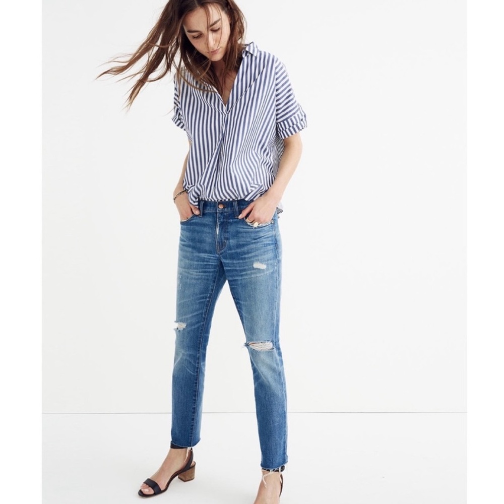 Madewell the Slim Boyjean Raw Hem edition Medium
indigo wash in a size 25
